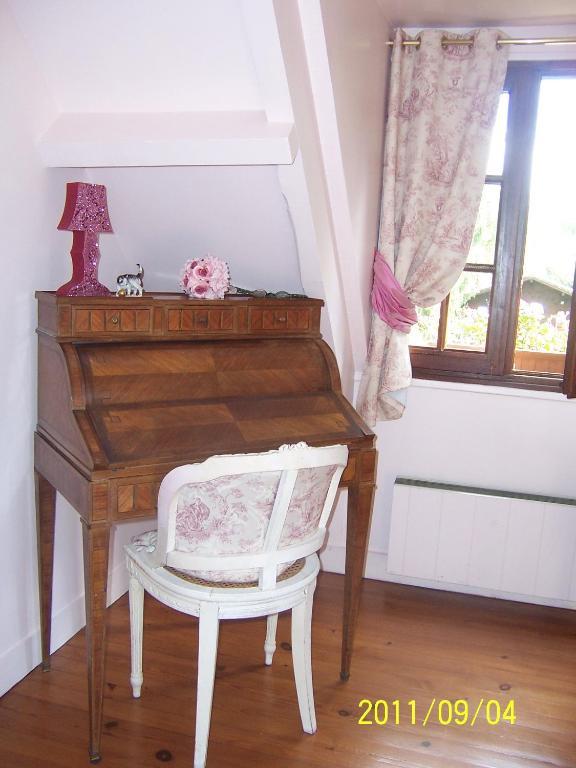 Aux Marguerites Villa Sainte-Genevieve-les-Gasny Ruang foto